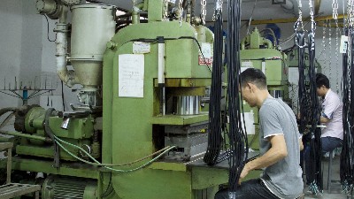 插頭電源線廠家用的電線電纜是自己生產(chǎn)的還是外購(gòu)的？